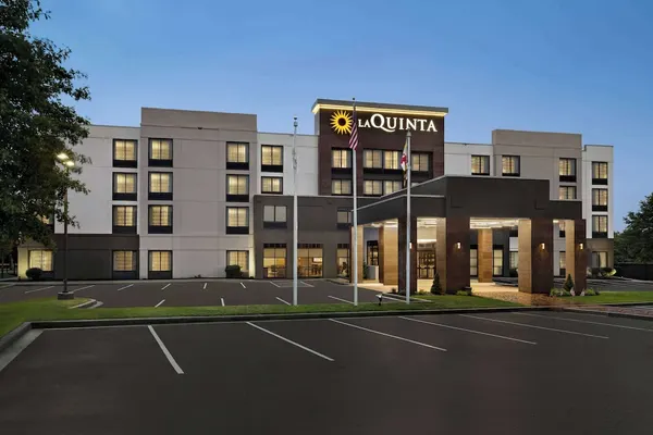 Photo 1 - La Quinta Inn & Suites by Wyndham Newark - Elkton