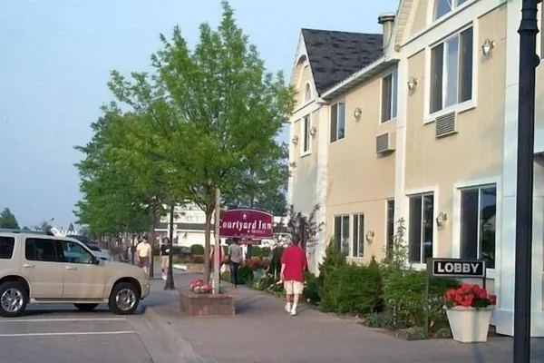 Photo 1 - Court Plaza Inn & Suites