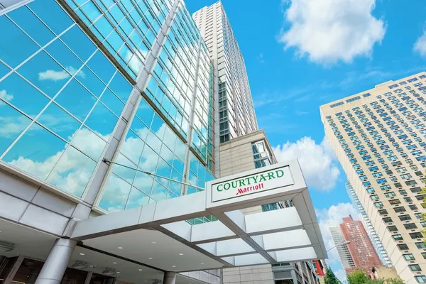 Photo 1 - Courtyard by Marriott New York Manhattan/Upper East Side