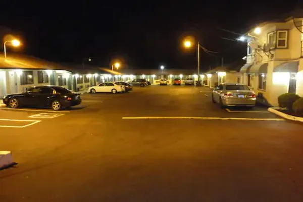 Photo 1 - Milwaukie Inn Portland South