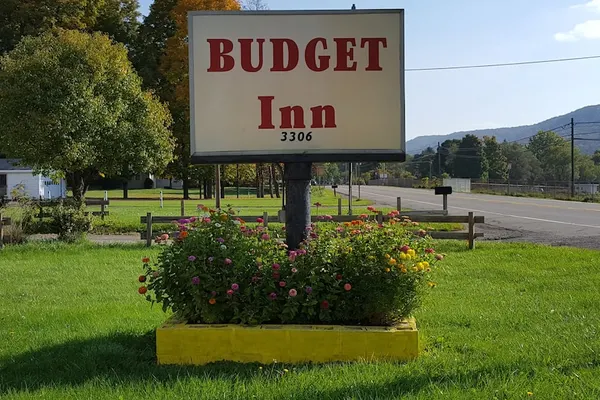 Photo 1 - Budget Inn