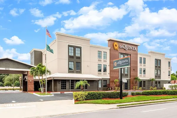 Photo 1 - La Quinta Inn & Suites by Wyndham St. Petersburg Northeast