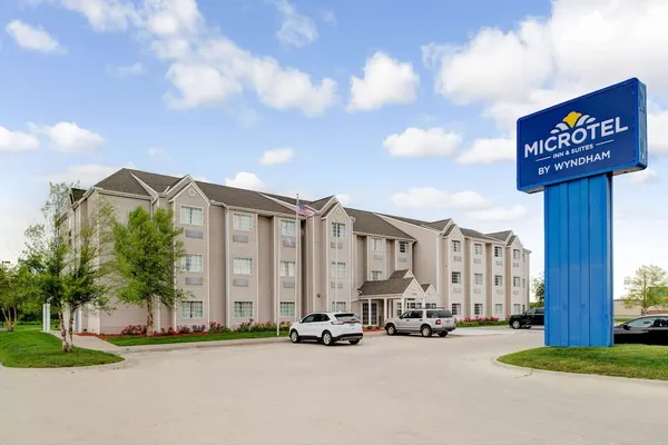 Photo 1 - Microtel Inn & Suites by Wyndham Bellevue/Omaha