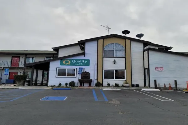 Photo 1 - Hotel Avenida Victorville I 15