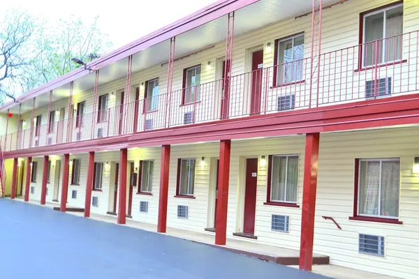 Photo 1 - Passport Inn - By The Falls NY