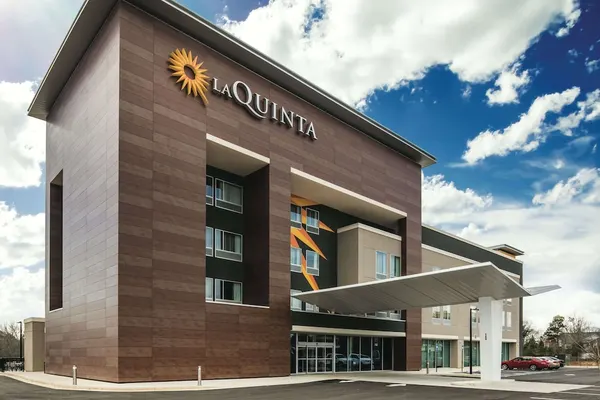 Photo 1 - La Quinta Inn & Suites by Wyndham Atlanta South - McDonough