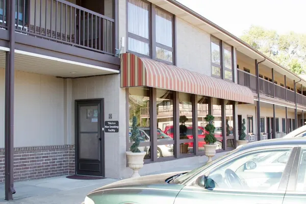 Photo 1 - Cottonwood Inn