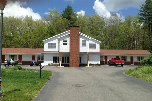 Photo 1 - Economy Lodge