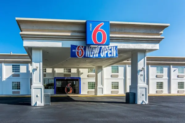 Photo 1 - Motel 6 Petersburg, VA - Fort Lee