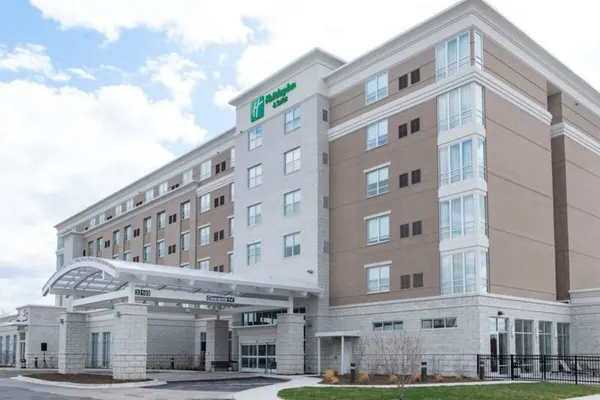 Photo 1 - Holiday Inn Hotel & Suites Farmington Hills - Detroit NW, an IHG Hotel