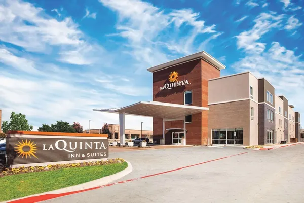 Photo 1 - La Quinta Inn & Suites by Wyndham Dallas Northeast-Arboretum