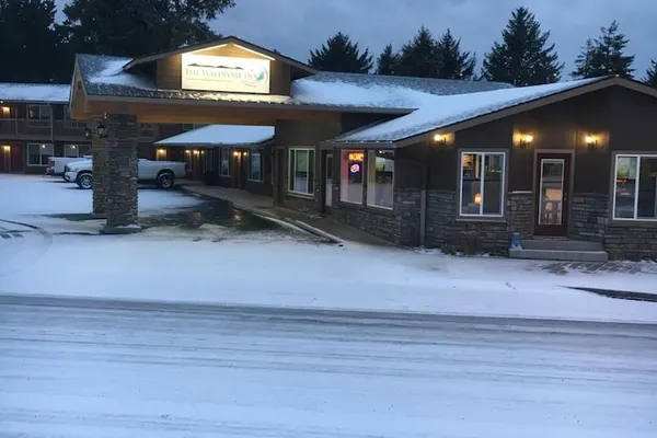 Photo 1 - The Waldport Inn