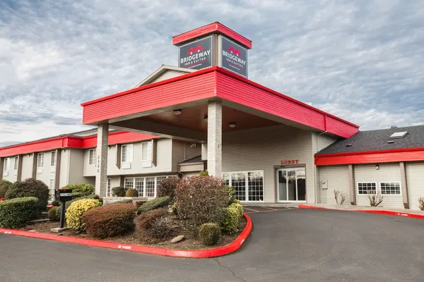 Photo 1 - Bridgeway Inn & Suites Portland Airport
