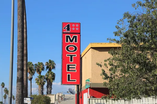 Photo 1 - 4 Star Motel