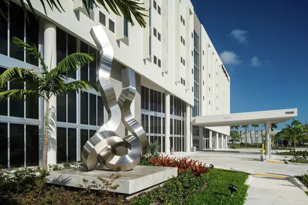 Photo 1 - DoubleTree by Hilton Miami - Doral, FL