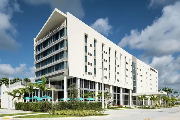 Photo 1 - DoubleTree by Hilton Miami - Doral, FL