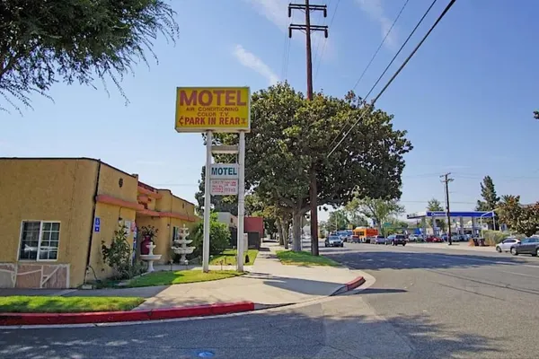 Photo 1 - Griffith Park Motel - LA Hollywood Area