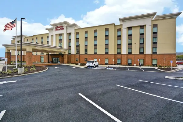 Photo 1 - Hampton Inn &  Suites Grants Pass