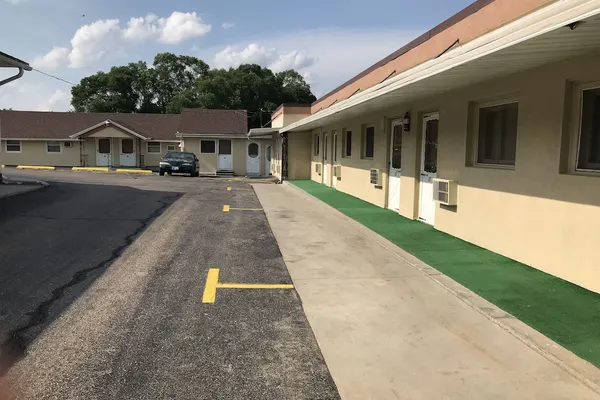 Photo 1 - West Motel