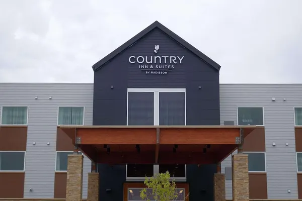 Photo 1 - Country Inn & Suites by Radisson, Ft. Atkinson, WI