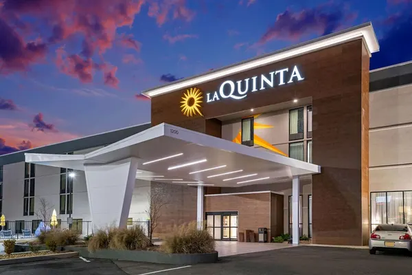 Photo 1 - La Quinta Inn & Suites by Wyndham Columbus MS