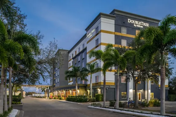 Photo 1 - DoubleTree by Hilton Sarasota Bradenton Airport