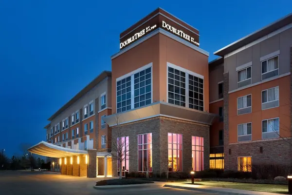 Photo 1 - DoubleTree by Hilton Hotel Oklahoma City Airport