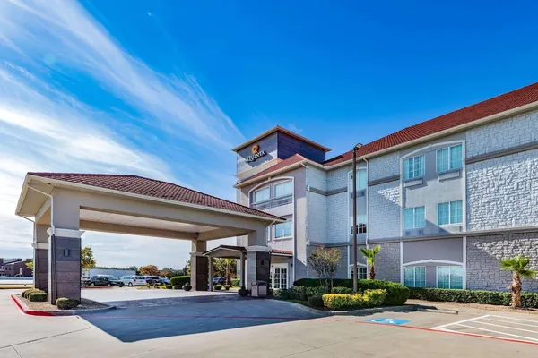 Photo 1 - La Quinta Inn & Suites by Wyndham Garland Harbor Point