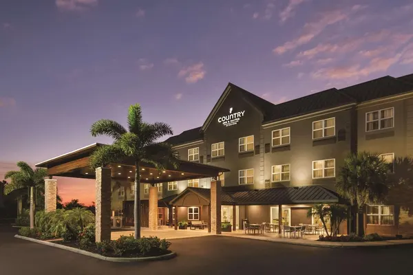 Photo 1 - Country Inn & Suites by Radisson, Bradenton-Lakewood Ranch, FL