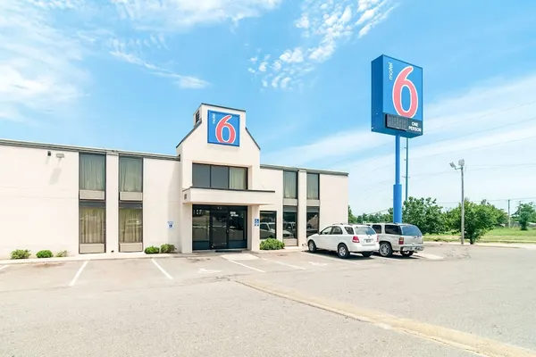 Photo 1 - Motel 6 Oklahoma City, OK - South