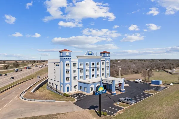 Photo 1 - Days Inn by Wyndham Salado