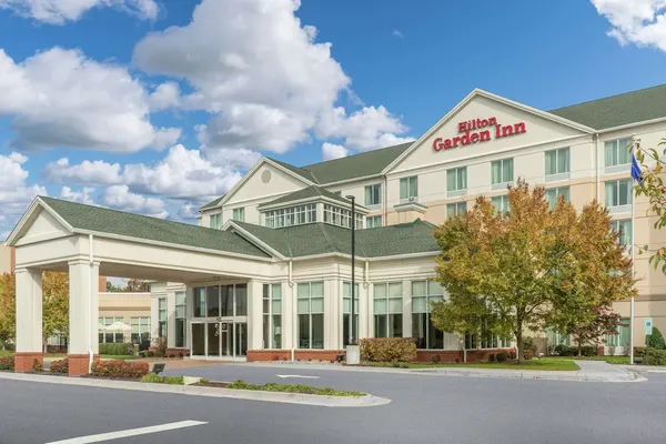 Photo 1 - Hilton Garden Inn Richmond Airport