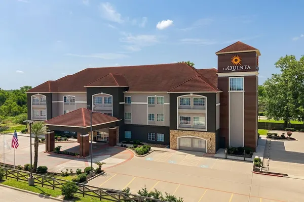 Photo 1 - La Quinta Inn & Suites by Wyndham-Brookshire-West Katy
