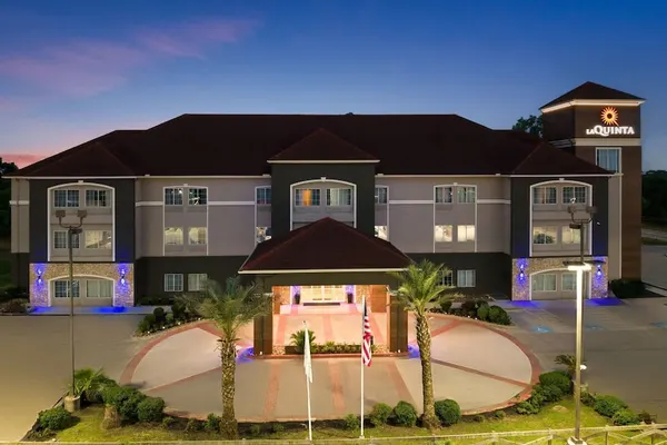Photo 1 - La Quinta Inn & Suites by Wyndham-Brookshire-West Katy
