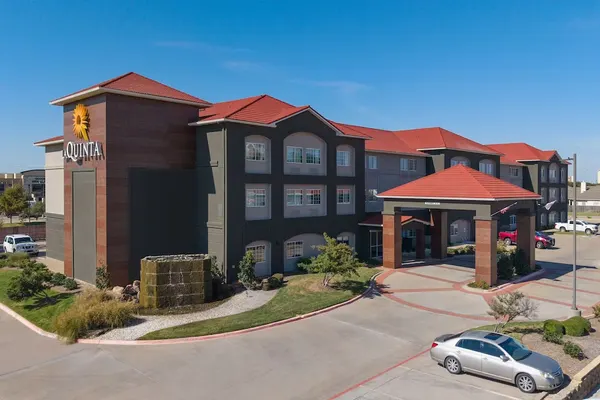 Photo 1 - La Quinta Inn & Suites by Wyndham Woodway - Waco South