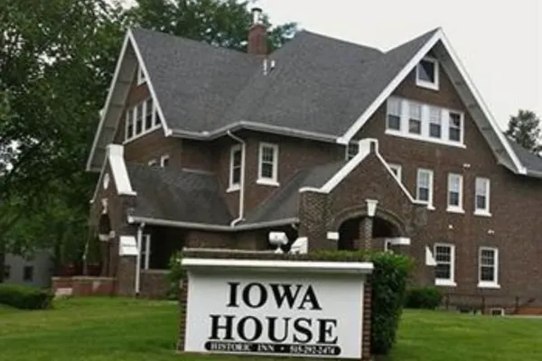 Photo 1 - Iowa House