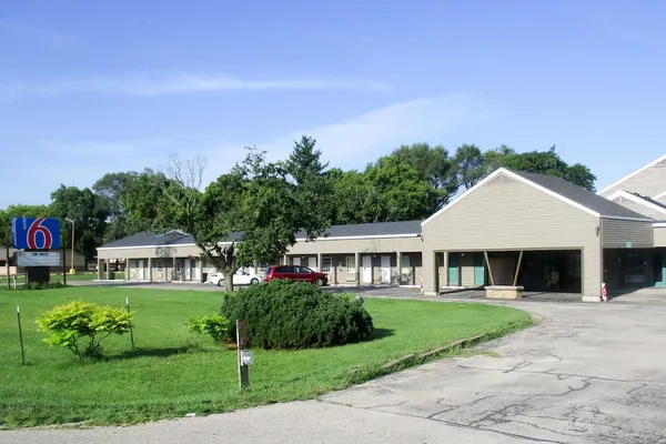 Photo 1 - Motel 6 Prairie Du Chien, WI