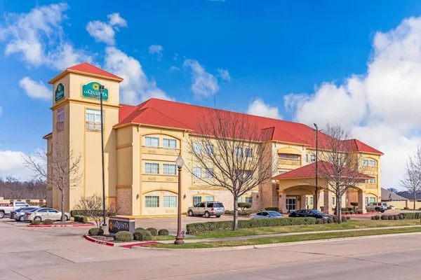 Photo 1 - La Quinta Inn & Suites by Wyndham Ennis