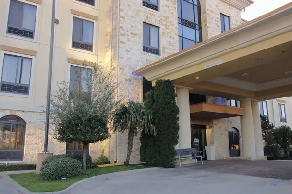 Photo 1 - Comfort Inn & Suites Dallas Medical - Market Center