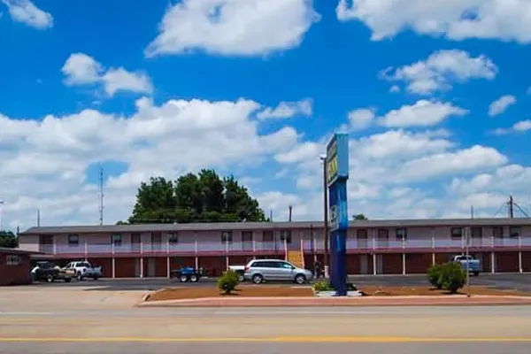 Photo 1 - American Inn And Suites Childress