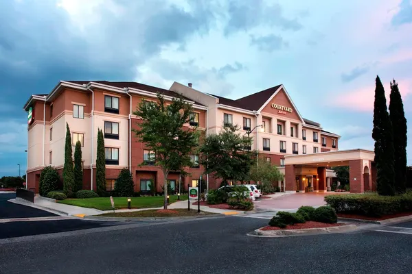 Photo 1 - Courtyard by Marriott Jacksonville I-295/East Beltway