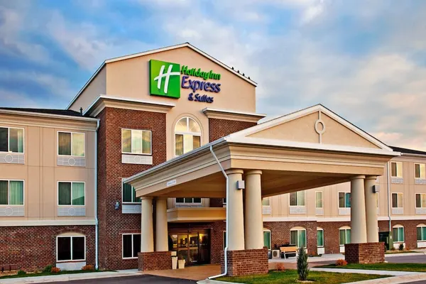 Photo 1 - Holiday Inn Express Hotel & Suites Dubuque, an IHG Hotel