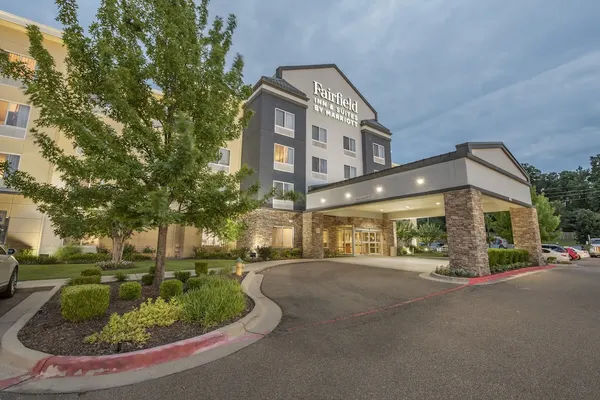 Photo 1 - Fairfield Inn & Suites by Marriott Texarkana