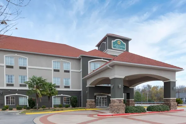 Photo 1 - La Quinta Inn & Suites by Wyndham Macon West