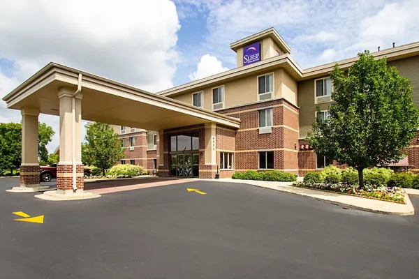 Photo 1 - Sleep Inn & Suites Madison - Monona