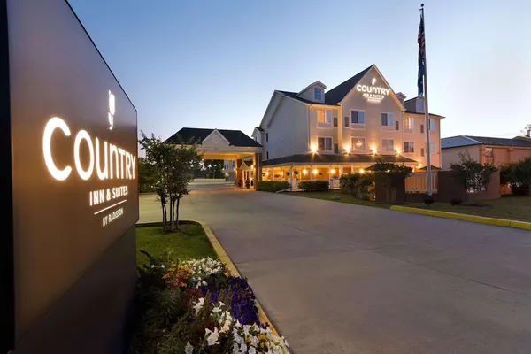 Photo 1 - Country Inn & Suites by Radisson, Covington, LA