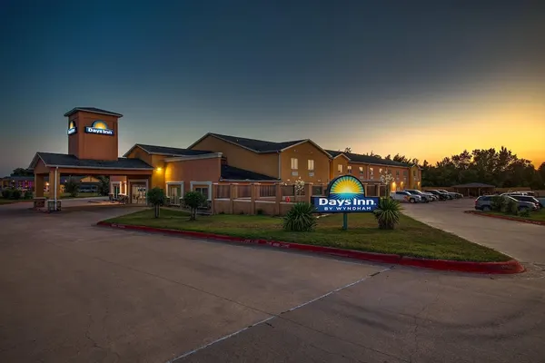 Photo 1 - Days Inn by Wyndham Rockdale Texas