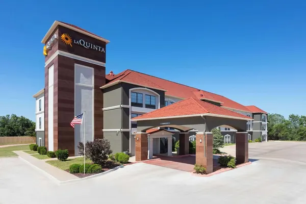 Photo 1 - La Quinta Inn & Suites by Wyndham Woodward