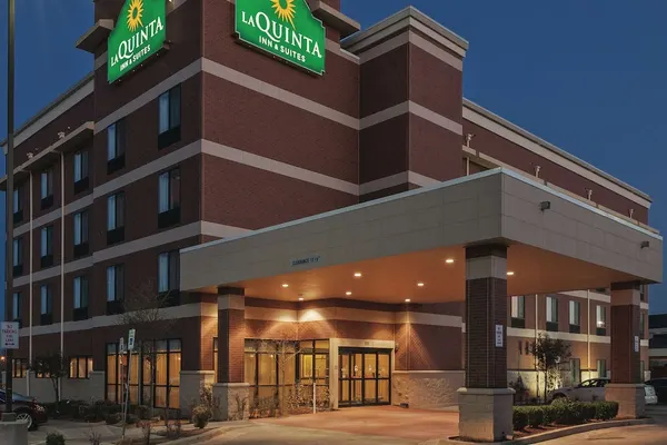 Photo 1 - La Quinta Inn & Suites by Wyndham Edmond