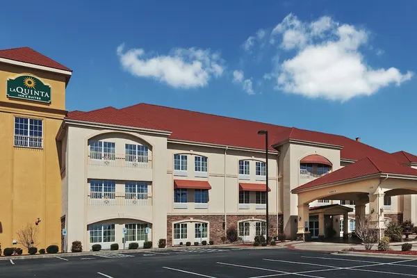 Photo 1 - La Quinta Inn & Suites by Wyndham Searcy